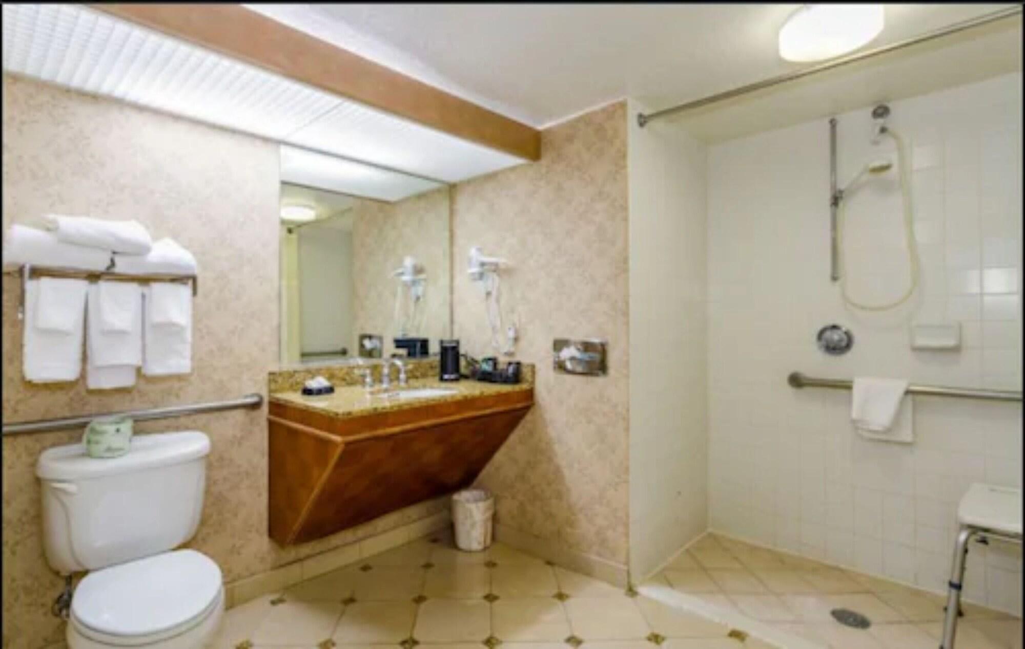 Фото Reno Suites