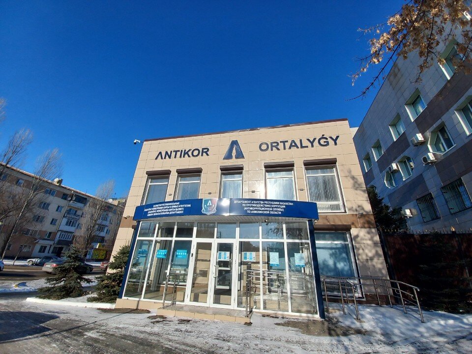 Қолдарымен сексуалды қыздар