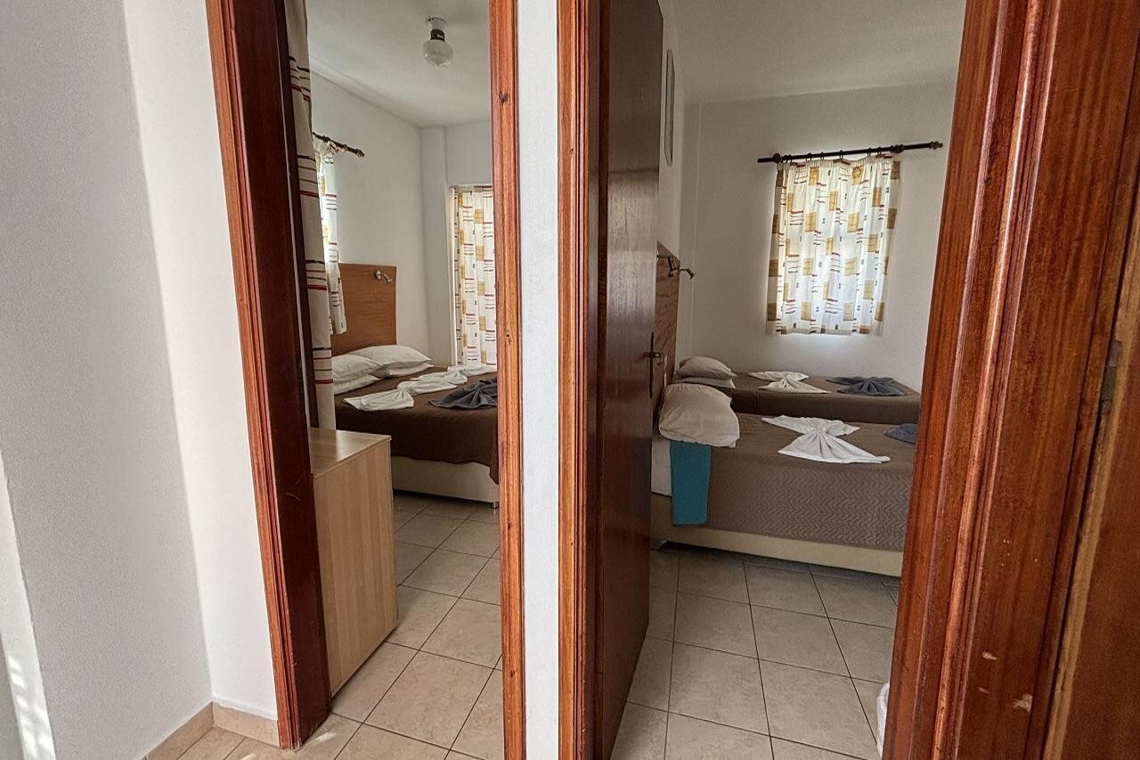 Фото Coliseum Studios & Apartments