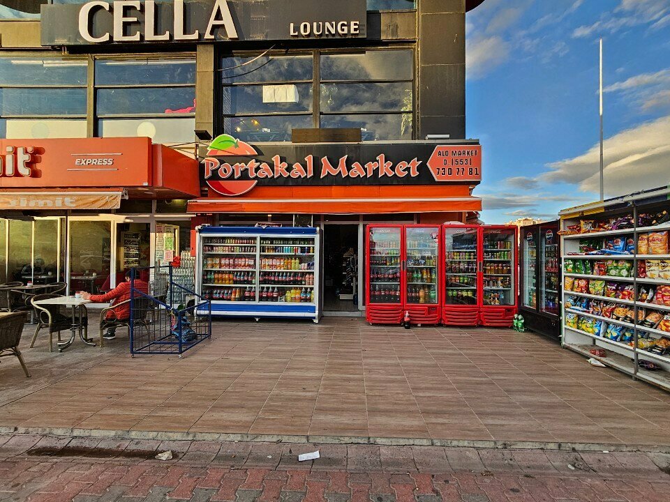 Grocery Orange Market, Konya, photo