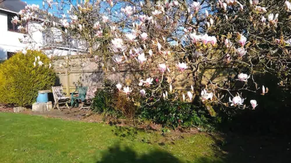 Фото Tudor Court Hotel