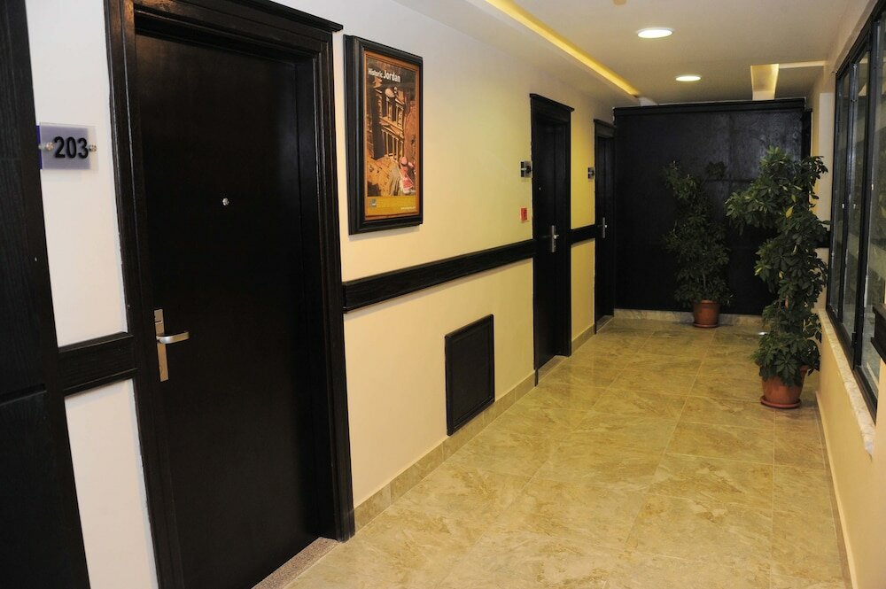 Фото Raed Hotel Suites