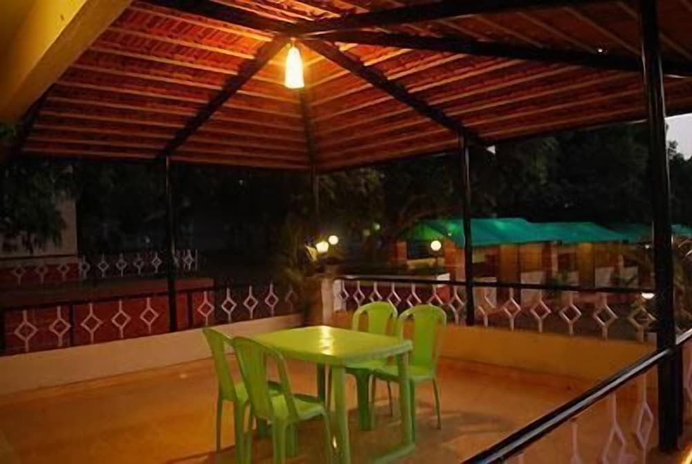 Фото Hotel Krishna Continental