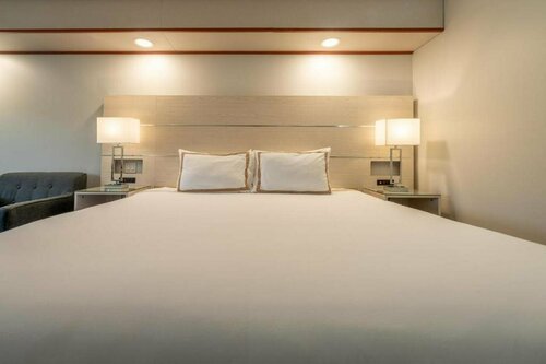 Гостиница Quality Inn Sunshine Suites в Террасе
