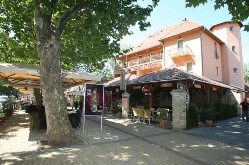 La Riva Hotel