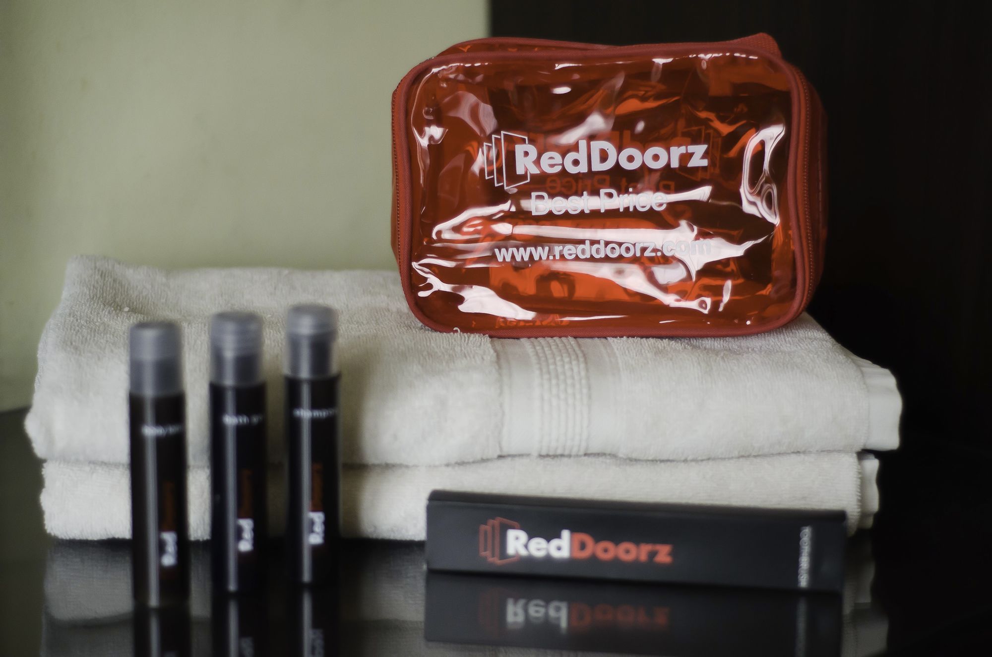 Фото RedDoorz near Gubeng Station