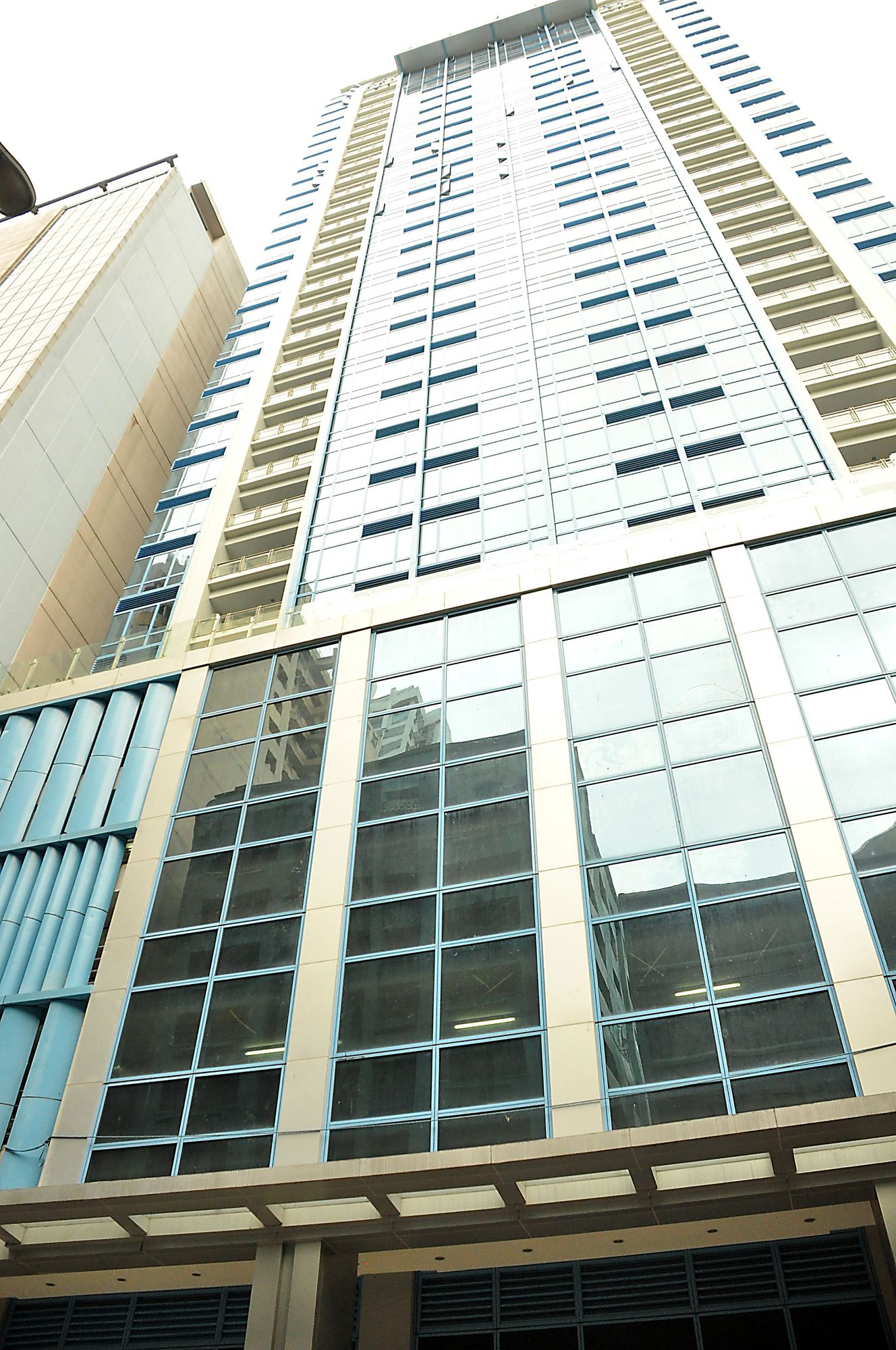 Фото CSuites at Two Central Residences