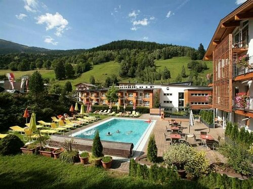 Внешний вид отеля Hotel Der Waldhof в Целль-ам-Зе, фото 1