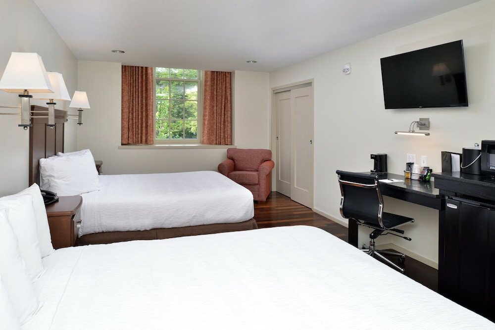 Фото Grand Eastonian Hotel & Suites