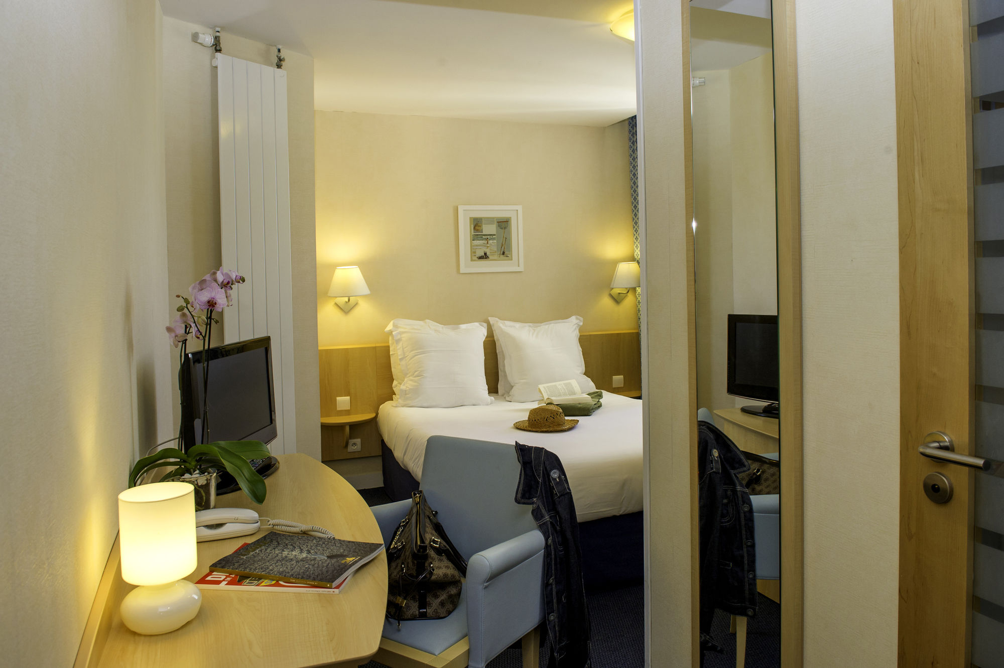 Фото Hôtel Vacances Bleues Villa Caroline