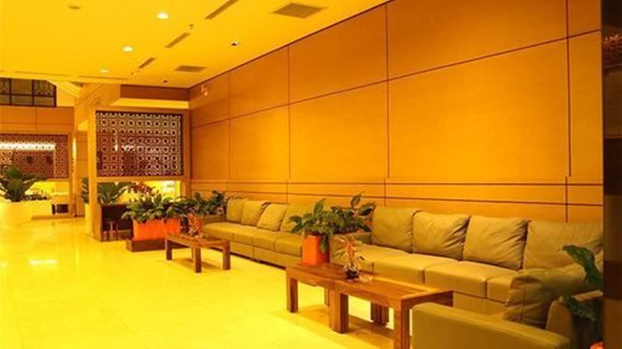 Фото Nhi Phi Hotel