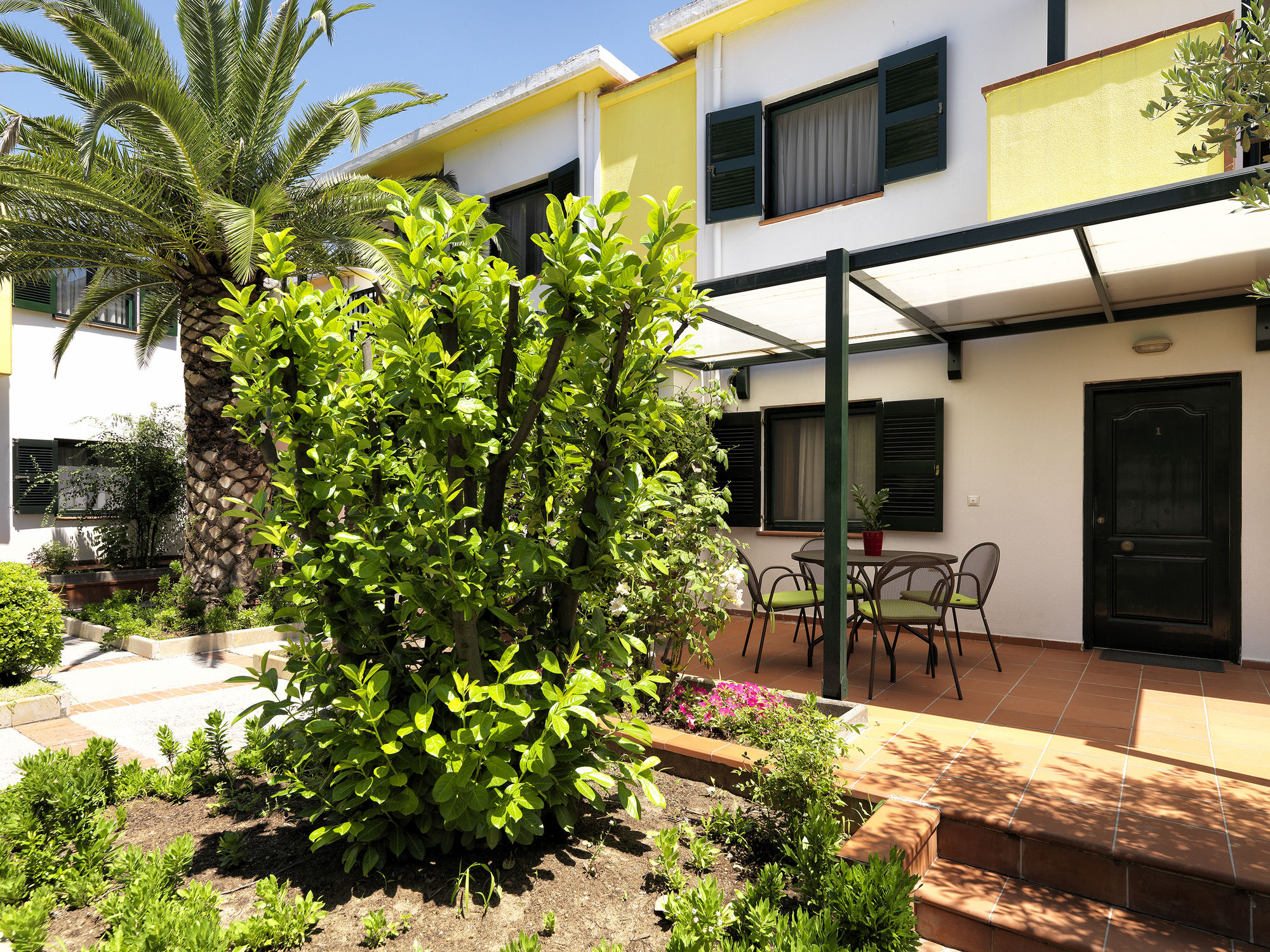 Фото Elia Apartments