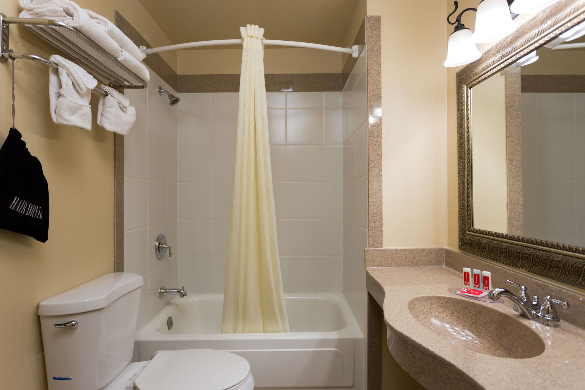 Фото Econo Lodge Inn & Suites Durango