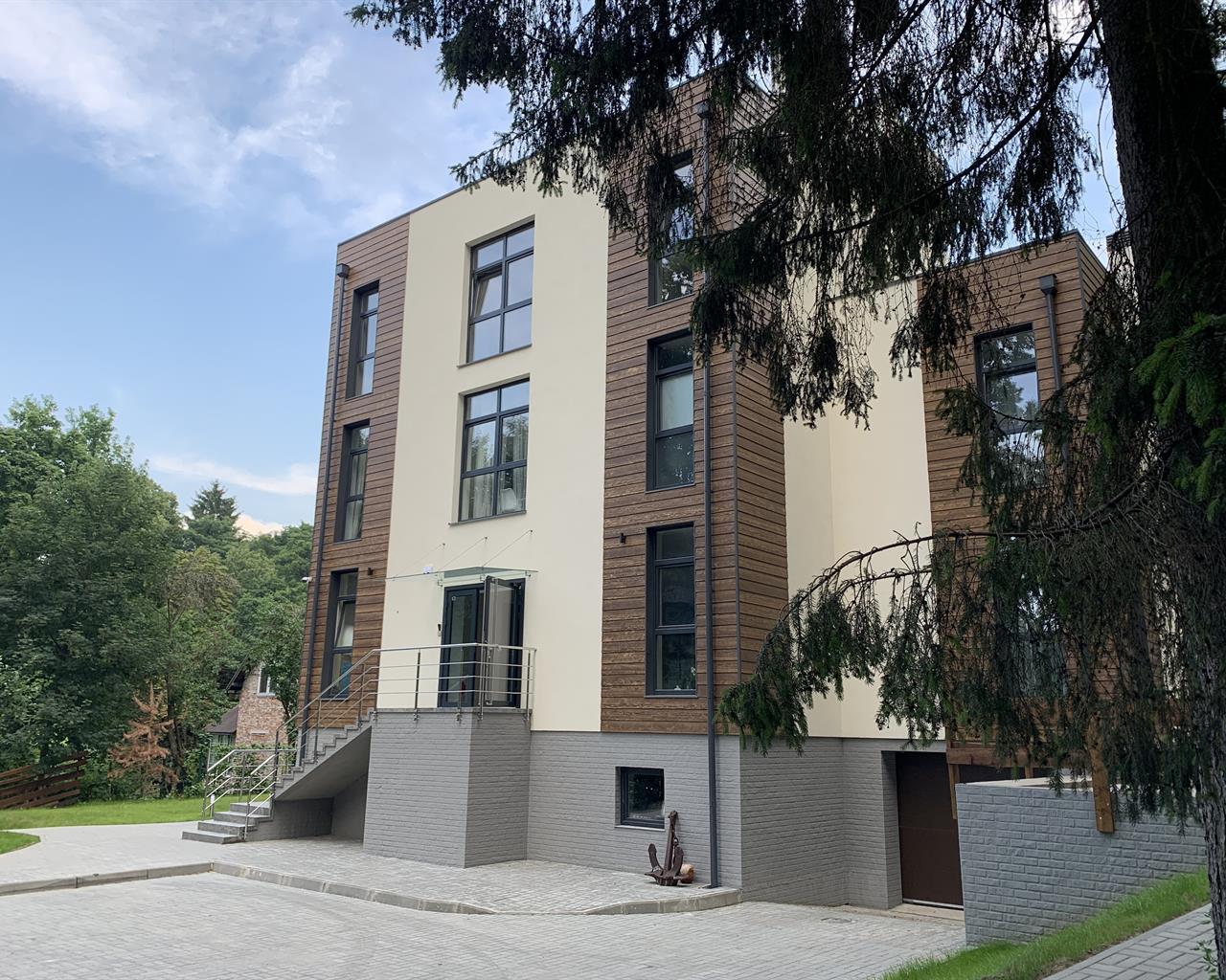 Фото Whale apart