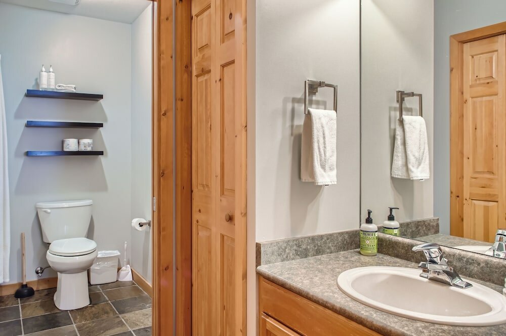 Фото Snowy Creek by Okanagan Premier