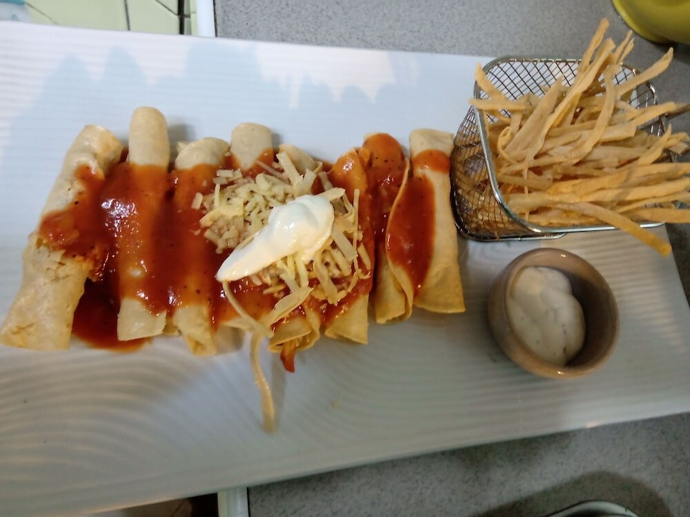 Фото The Red Hut Inn