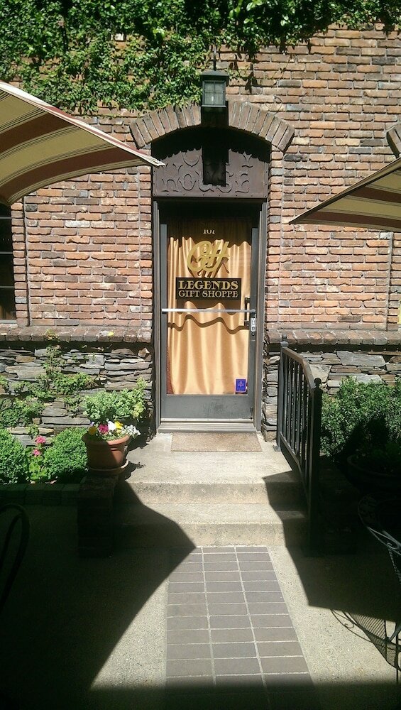 Фото Historic Cary House Hotel