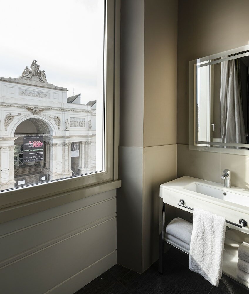 Фото The Glam Hotel