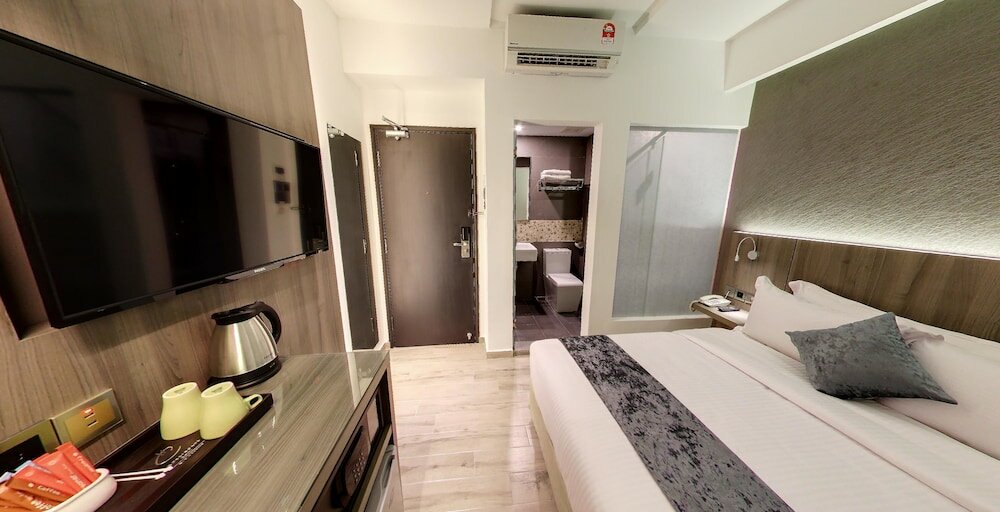 Фото Flora by Crossroads Hotel