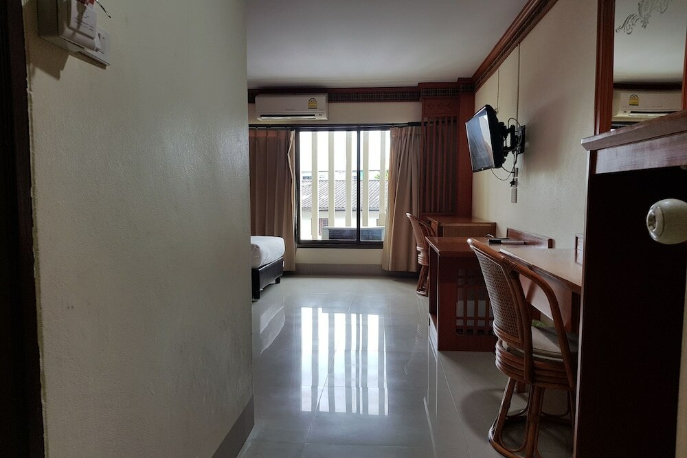 Фото PoonSook Resident Hotel