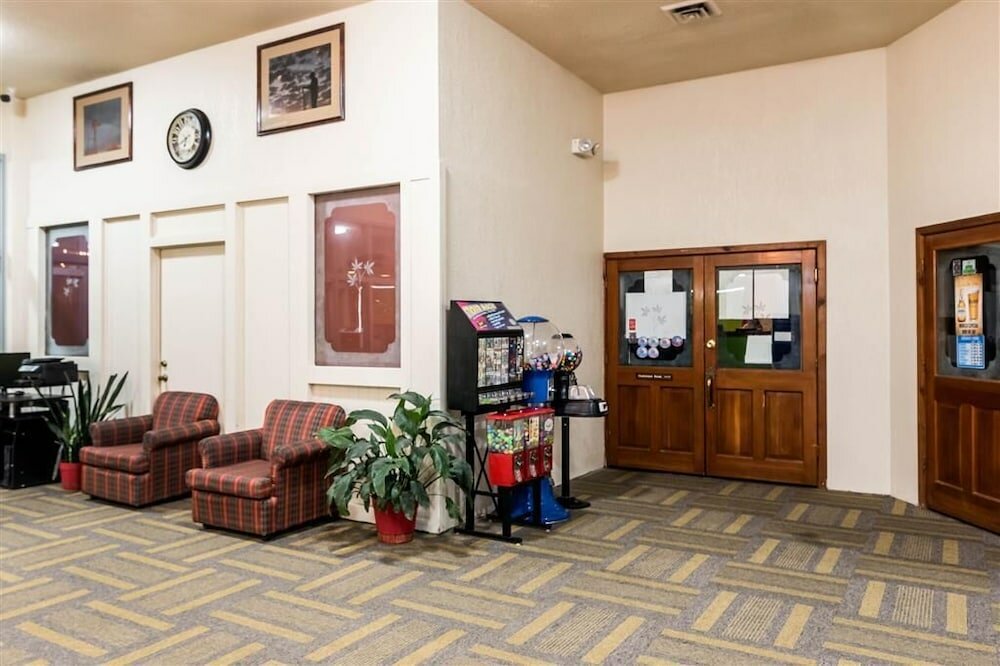 Фото Colby Inn and Suites