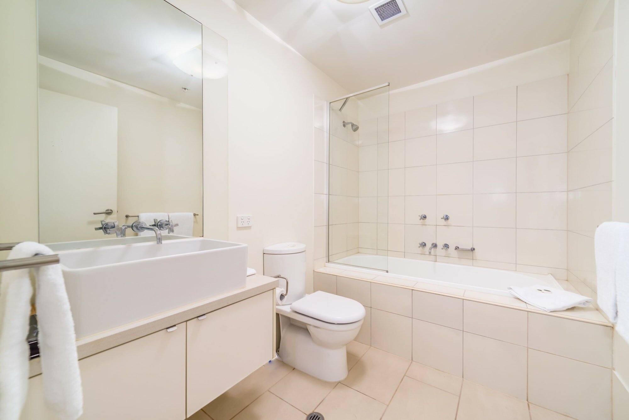 Фото Waterfront Melbourne Apartments