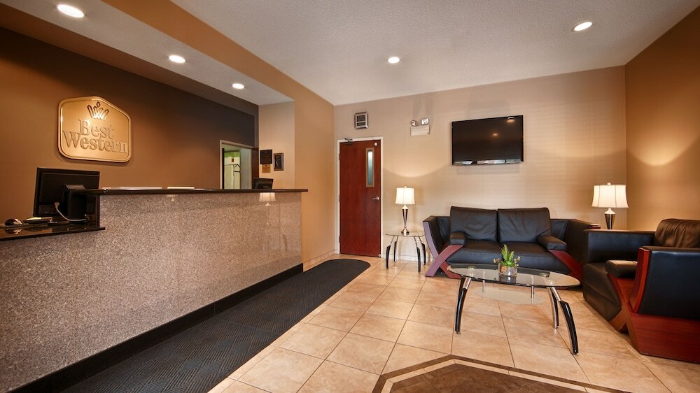 Фото Best Western Crossroads Inn