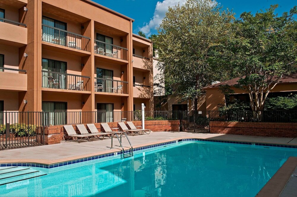 Фото Courtyard Charlotte Arrowood