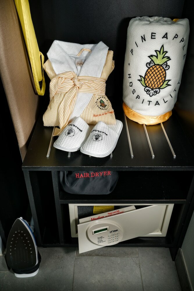 Фото Staypineapple, Hotel Five, Downtown Seattle