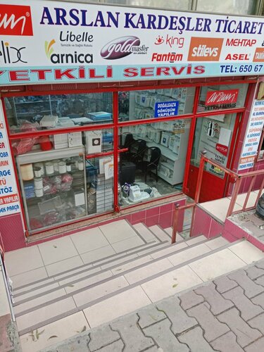 Sokak panoramaları: Arslan Kardeşler Ticaret, ev eşyası mağazaları