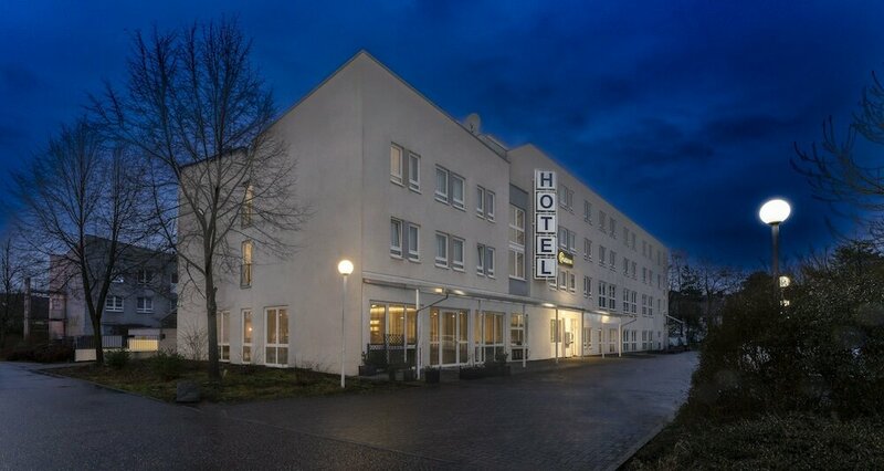 Гостиница Hotel Newton Karlsruhe в Карлсруэ