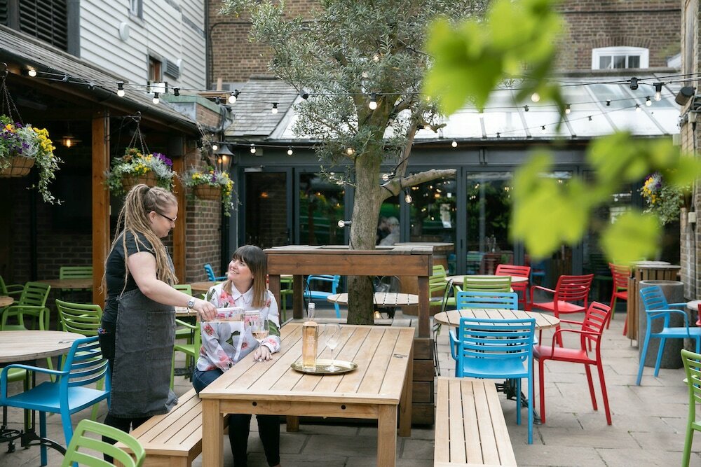 Фото The Rose & Crown Wimbledon