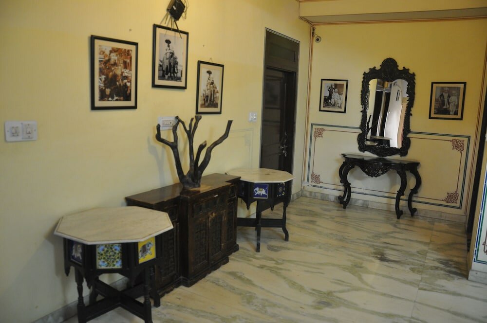 Фото Hotel Sajjan Niwas