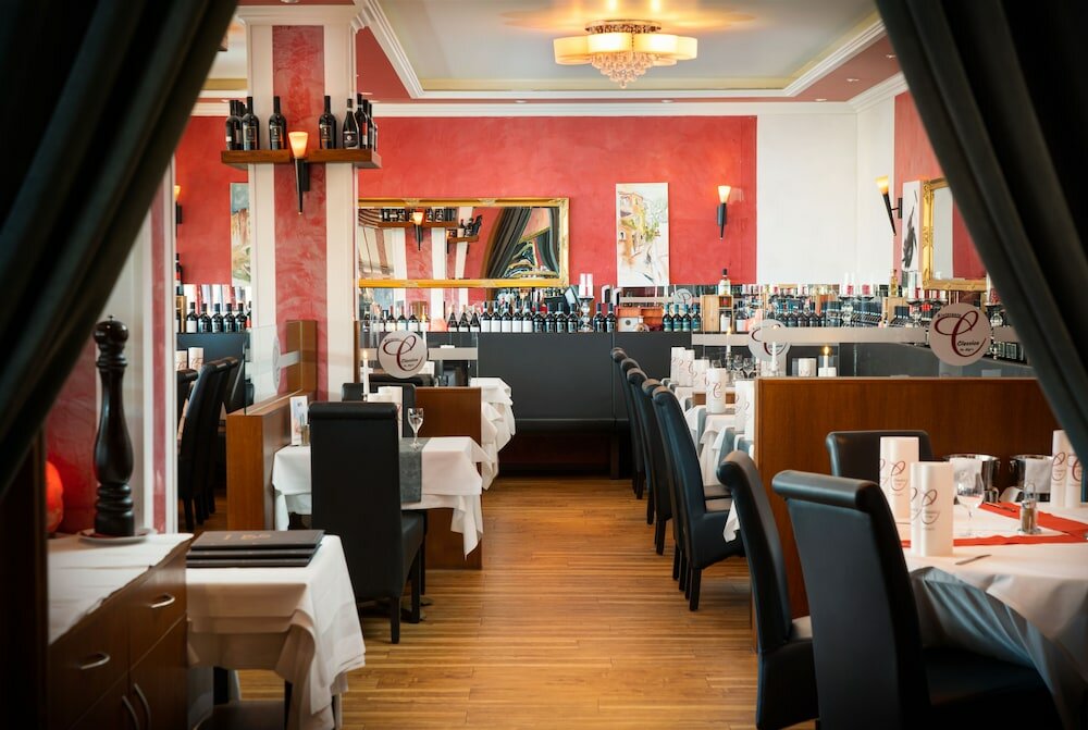 Фото Mainstreet Hotel