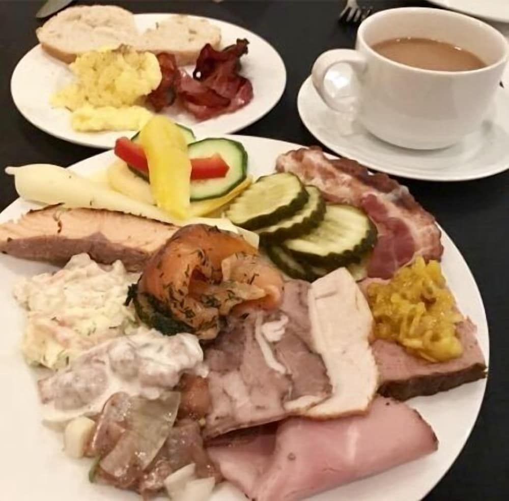 Фото Reenskaug Hotel