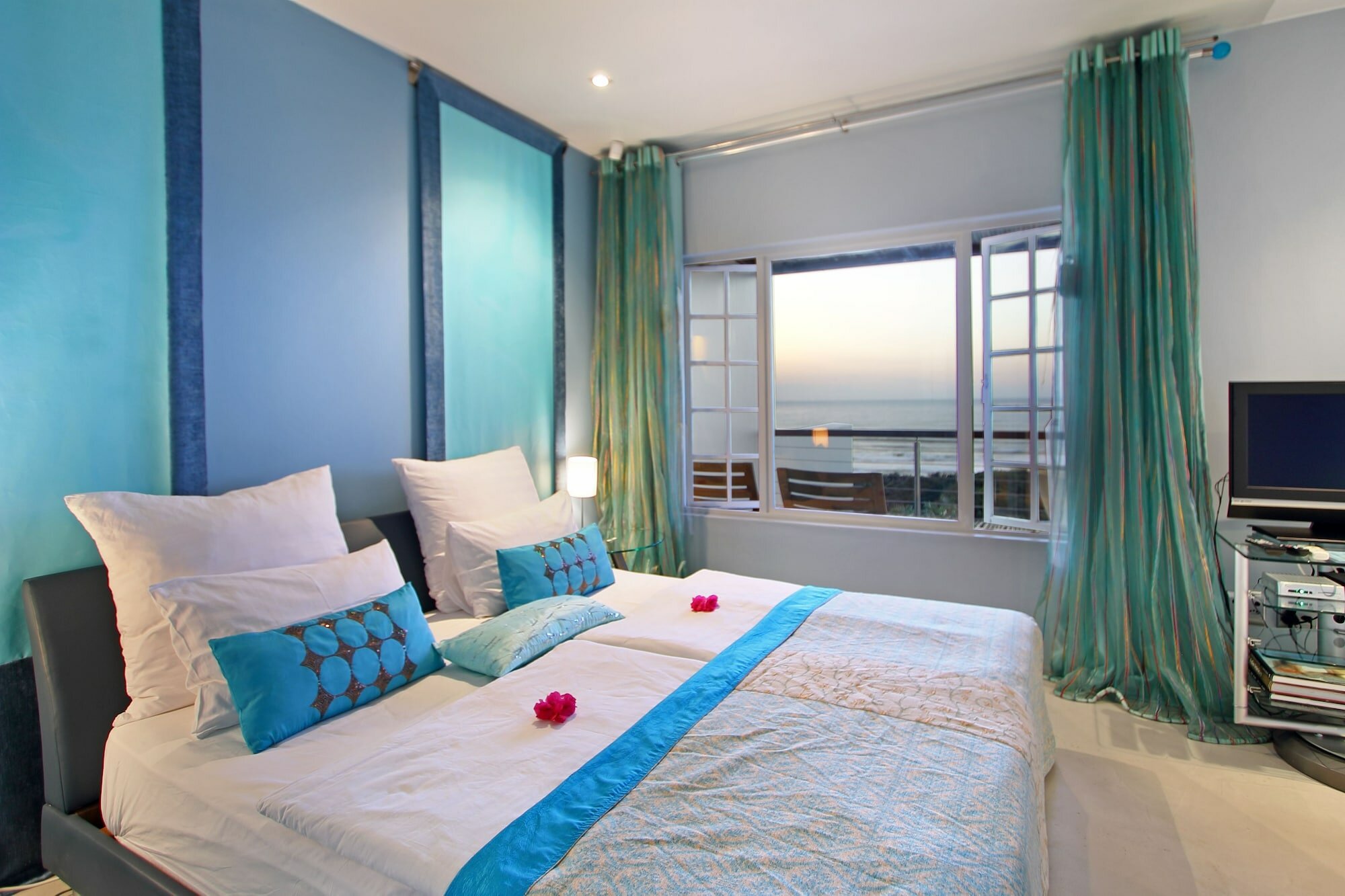 Фото Days At Sea Beach Lodge