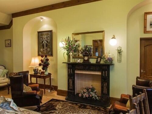 Гостиница Little Red Rooster Rest and SPA в Тенби