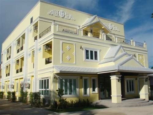 Гостиница The Target Residence and Resort в Чианграе