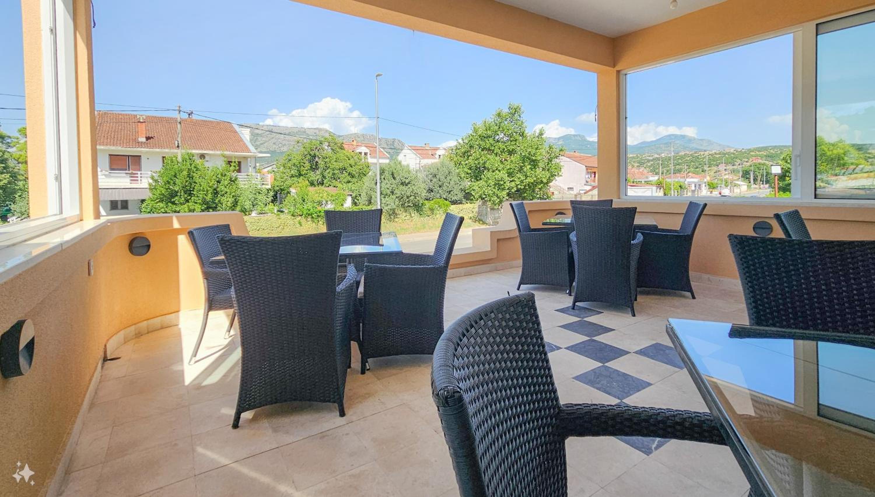 Фото Hotel BaMBiS