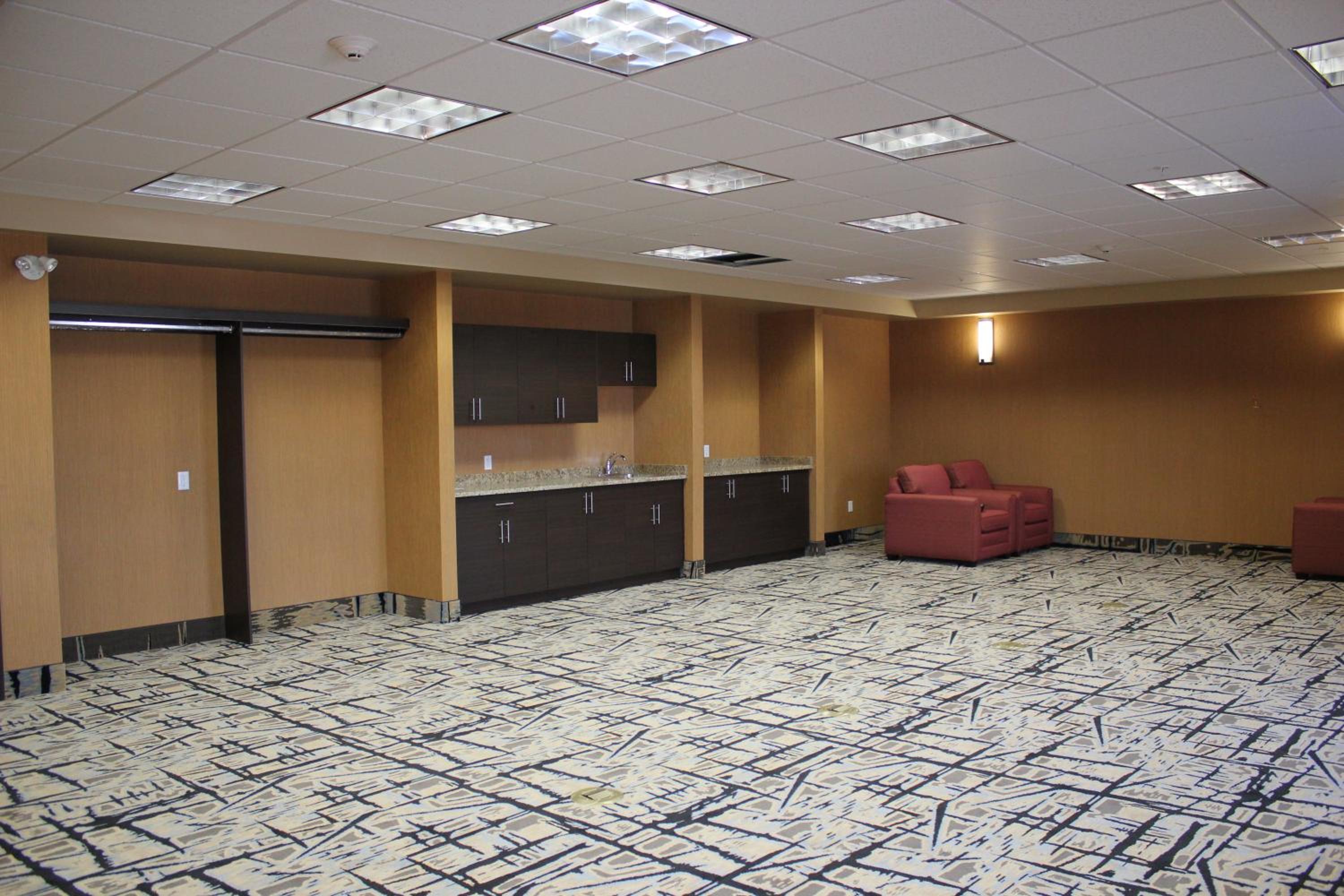 Фото Comfort Inn & Suites Edmonton International Airport