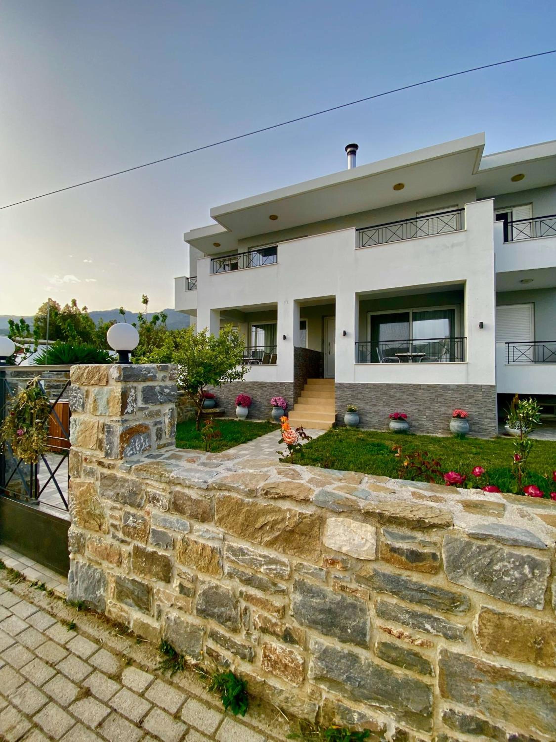 Фото Manolis Apartments