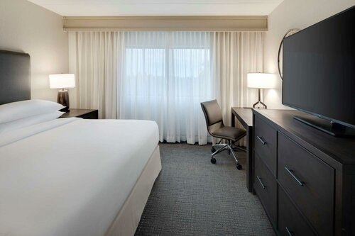 Гостиница Embassy Suites by Hilton Detroit Troy Auburn Hills