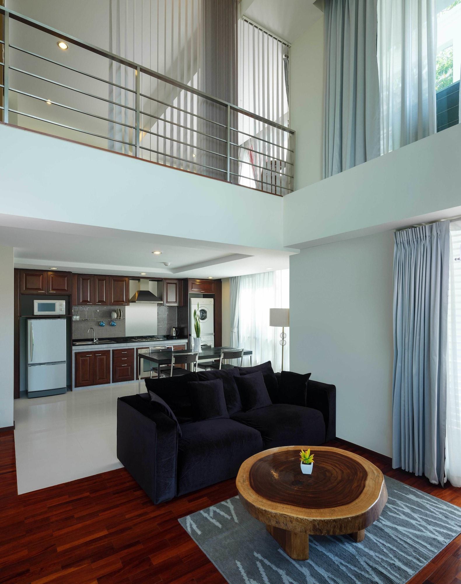 Фото Silom Lofts Hotel