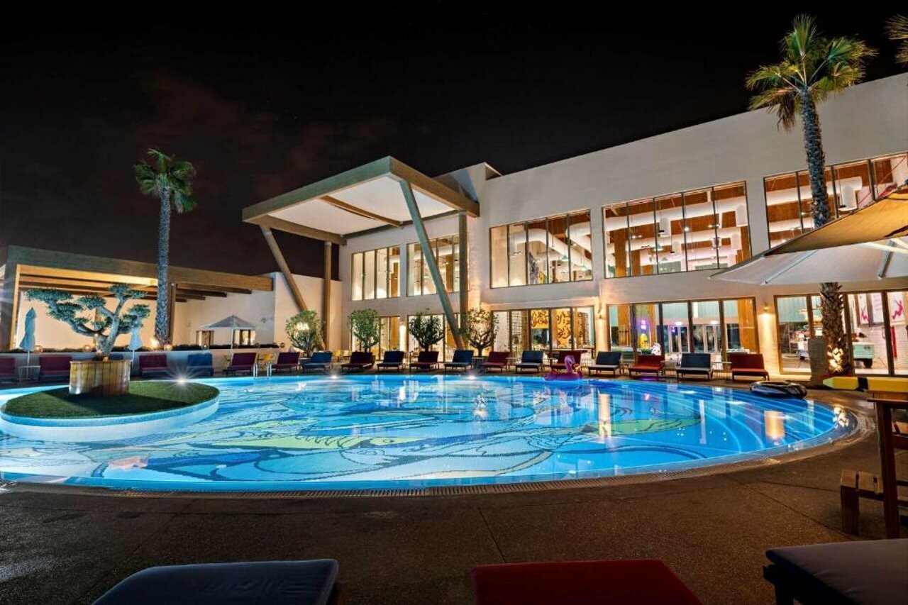 Фото Fuwairit Kite Beach Tapestry Collection by Hilton