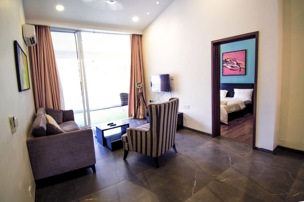 Фото Happy Inch Hospitality