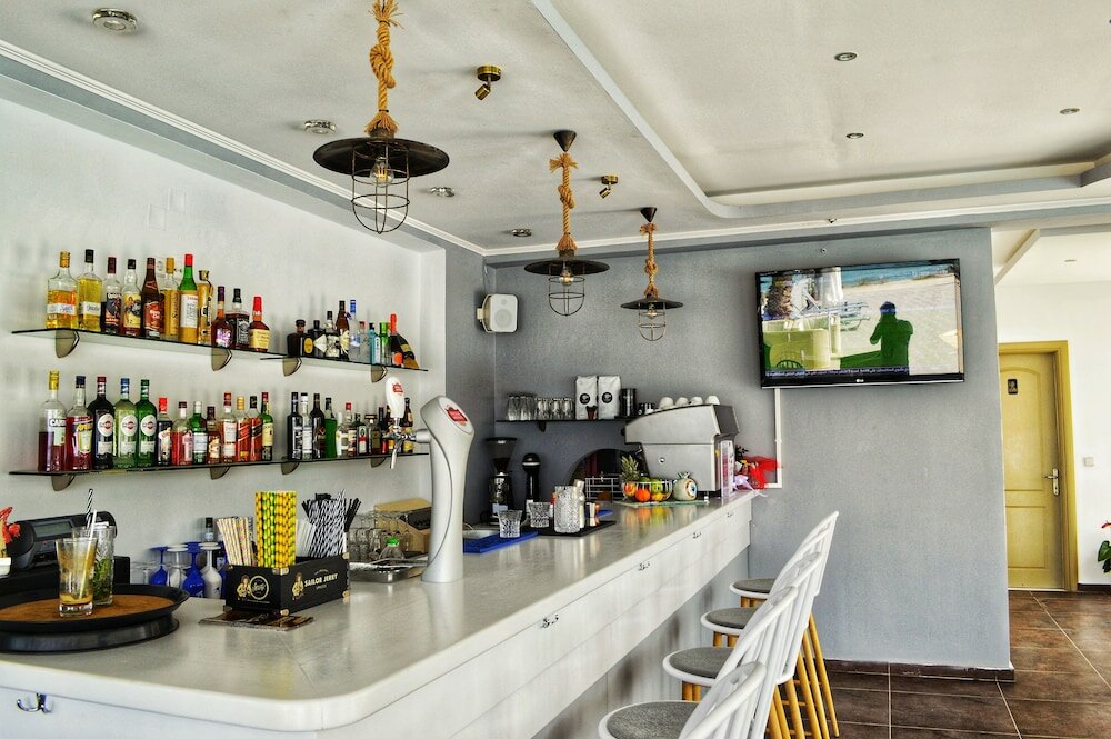 Фото SunRose Beach Aparthotel