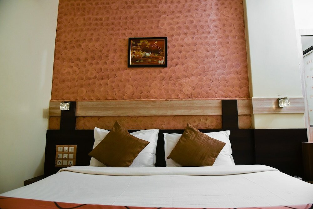 Фото Hotel Tulsi Residency