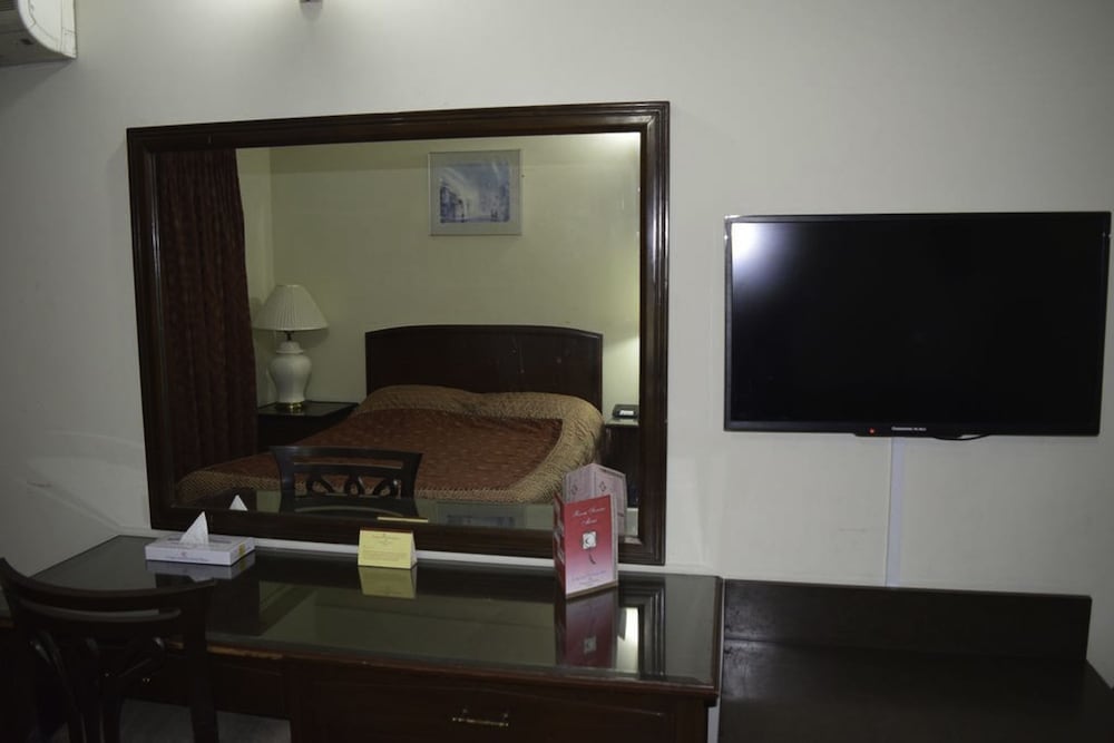 Фото Carlton Tower Hotel Lahore