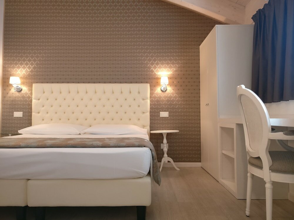 Фото Nuova Opera Rooms