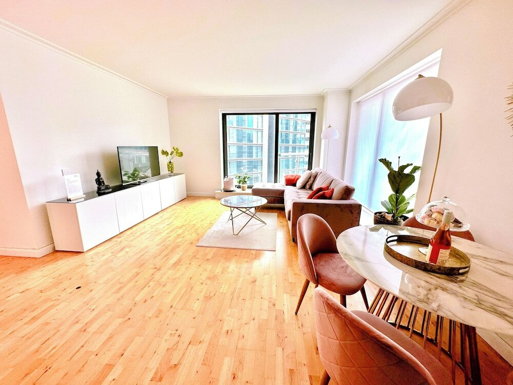 Фото Canary Wharf Waterfront Apartments